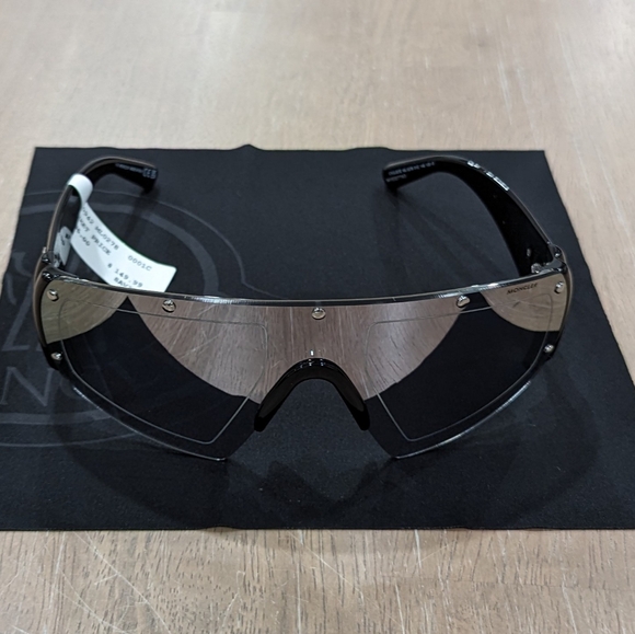 $485 Mens Authentic MONCLER Sporty 76mm Sunglasses Black/Smoke - Picture 1 of 7